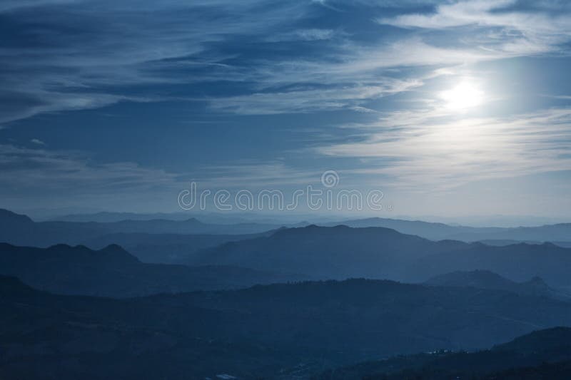 Paesaggio italiano di notte fotografia stock libera da diritti Paesaggio italiano di notte fotografia stock libera da diritti