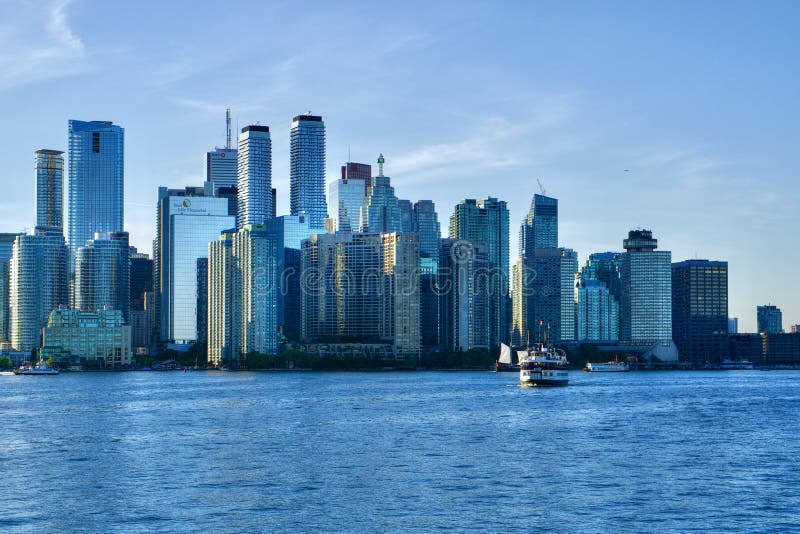 Paesaggio urbano con i grattacieli del centro di Toronto, Canada fotografia stock libera da diritti Paesaggio urbano con i grattacieli del centro di Toronto, Canada fotografia stock libera da diritti