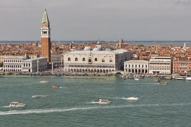 Paesaggio urbano di Venezia, laguna del fron di vista aerea L'Italia