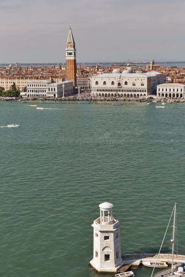 Paesaggio urbano di Venezia, laguna del fron di vista aerea L'Italia