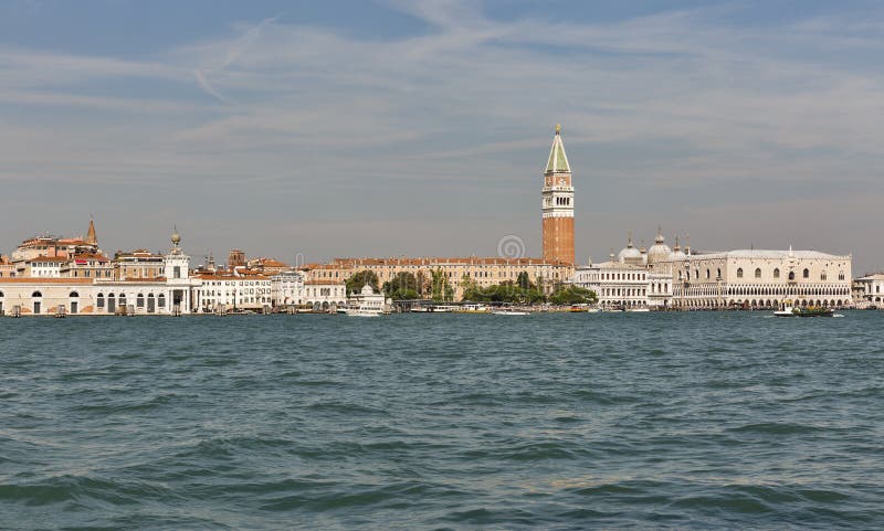 Paesaggio urbano di Venezia, laguna del fron di vista L'Italia