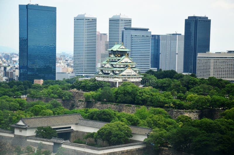 Paesaggio urbano di vista aerea della città di Osaka a circa il castello di Osaka immagine stock libera da diritti Paesaggio urbano di vista aerea della città di Osaka a circa il castello di Osaka immagine stock libera da diritti