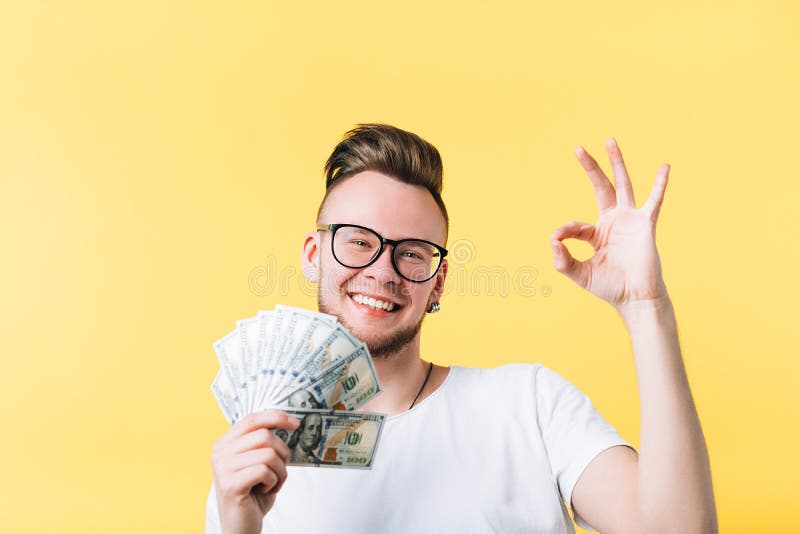 Pagamento giusto del segno dell'uomo del mazzo felice dei contanti immagini stock libere da diritti Pagamento giusto del segno dell'uomo del mazzo felice dei contanti immagini stock libere da diritti