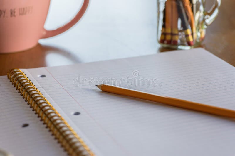 Page et crayon vides de carnet photo stock Page et crayon vides de carnet photo stock