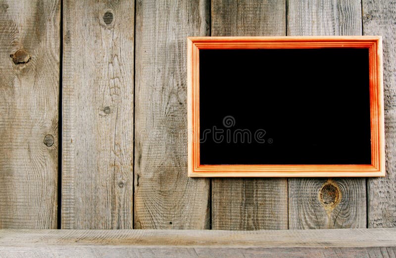 Pagina e uno scaffale di legno fotografia stock libera da diritti Pagina e uno scaffale di legno fotografia stock libera da diritti