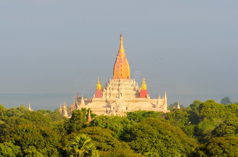 Pagoda antique d'Ananda dans Bagan