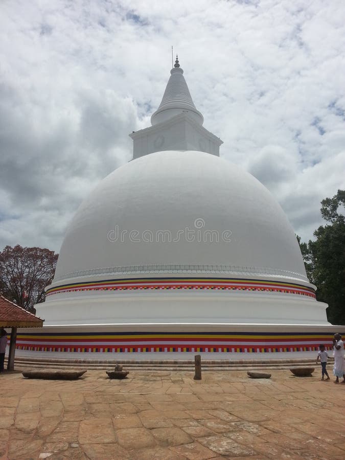 Pagoda budista en Sri Lanka foto de archivo libre de regalías Pagoda budista en Sri Lanka foto de archivo libre de regalías