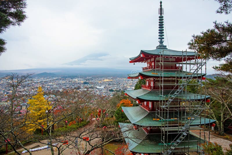 pagoda de chureito avec le mt Vue de Mt photo stock pagoda de chureito avec le mt Vue de Mt photo stock