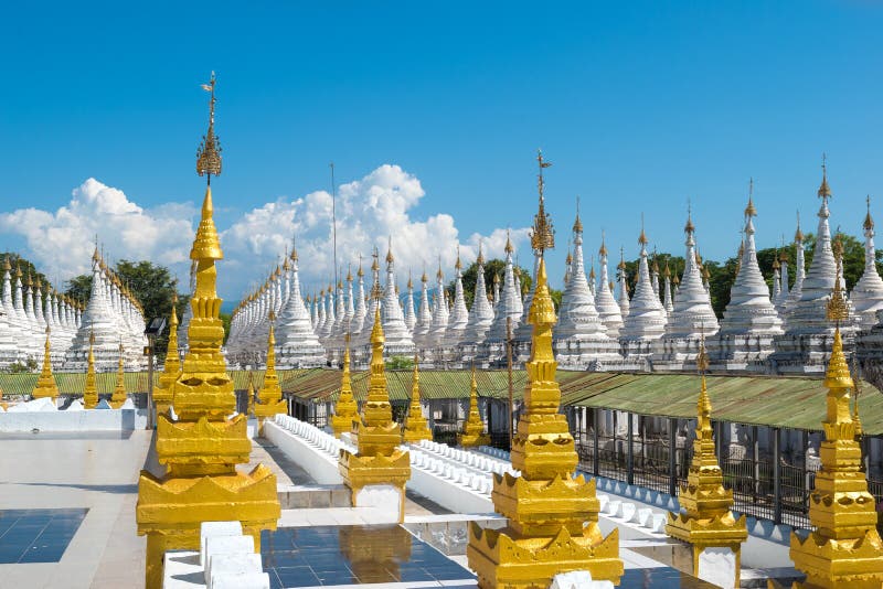 Pagoda de Kuthodaw, Mandalay, Myanmar fotos de archivo Pagoda de Kuthodaw, Mandalay, Myanmar fotos de archivo