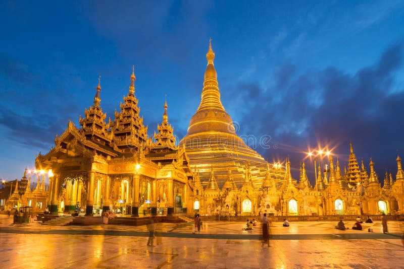 Pagoda de Shwedagon la nuit à Yangon images stock Pagoda de Shwedagon la nuit à Yangon images stock