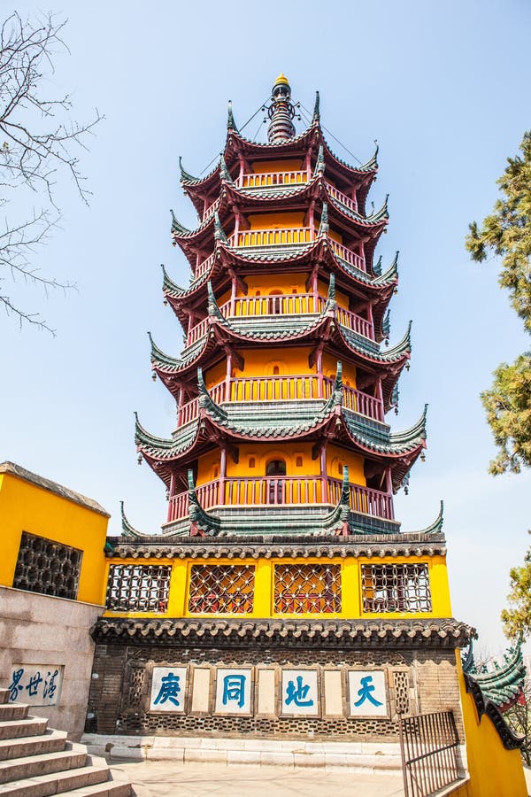 Pagoda en el templo de Jinshan foto de archivo libre de regalías Pagoda en el templo de Jinshan foto de archivo libre de regalías