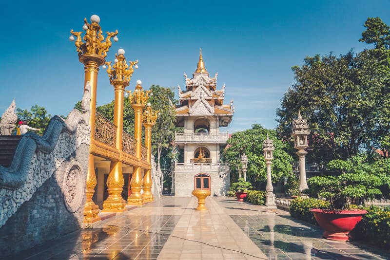 Pagoda larga de Buu en el distrito 9, Ho Chi Minh City, Vietnam