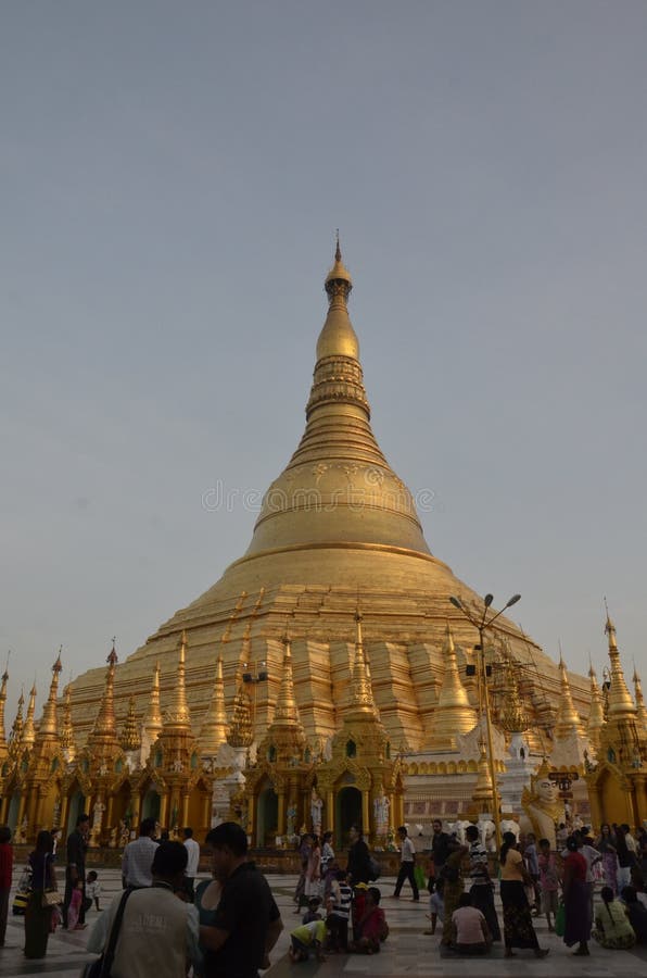 Pagoda Shwedagon стоковые изображения rf Pagoda Shwedagon стоковые изображения rf