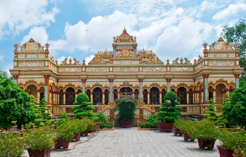 Pagoda Vietnam di Vinh Trang