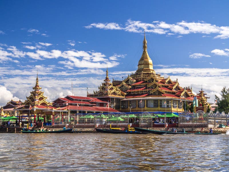 Pagode de Phaung Daw Oo, lago Inle, estado de Shan, Myanmar imagens de stock royalty free Pagode de Phaung Daw Oo, lago Inle, estado de Shan, Myanmar imagens de stock royalty free