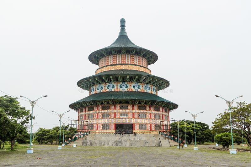 Pagode Tian Ti di Kenjeran in Surabaya, Indonesien stockfotografie Pagode Tian Ti di Kenjeran in Surabaya, Indonesien stockfotografie