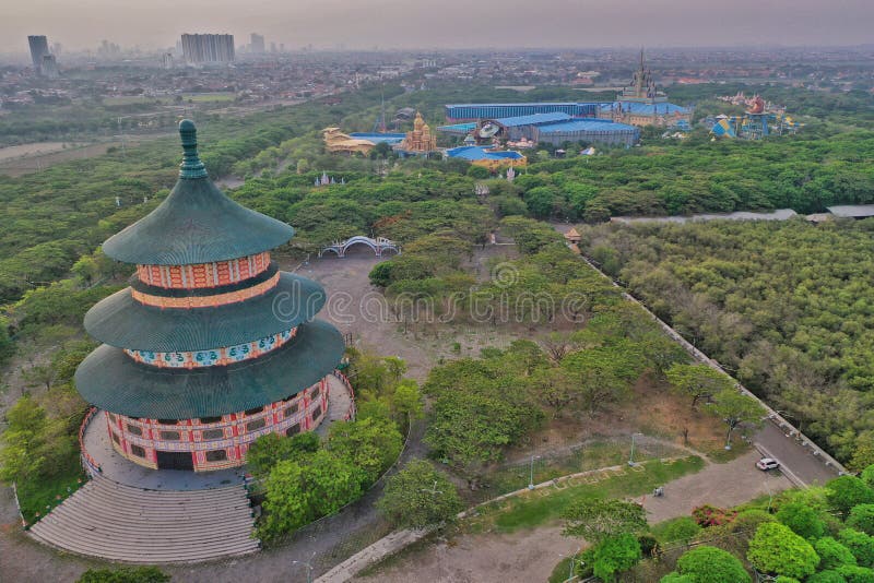 Pagode Tian Ti Surabaya, Templo do Céu indonésio imagens de stock Pagode Tian Ti Surabaya, Templo do Céu indonésio imagens de stock