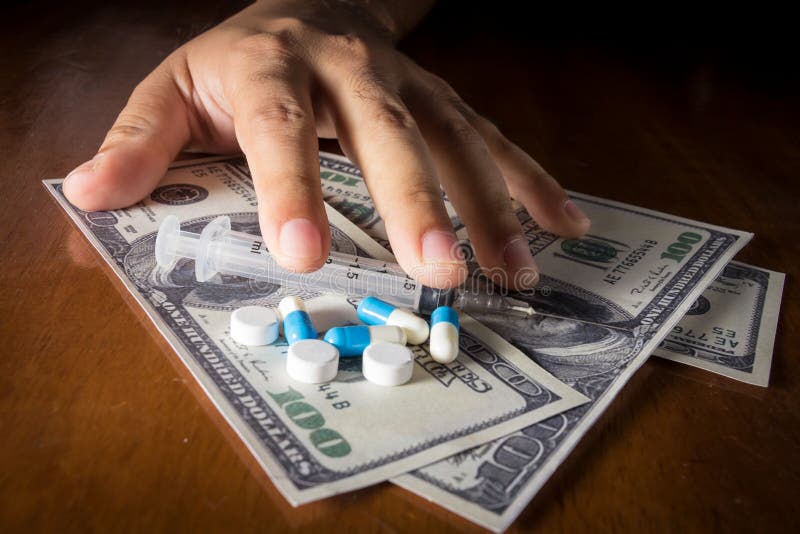 Pague el dinero buena atención sanitaria, el apego social y concentrado médico imágenes de archivo libres de regalías Pague el dinero buena atención sanitaria, el apego social y concentrado médico imágenes de archivo libres de regalías