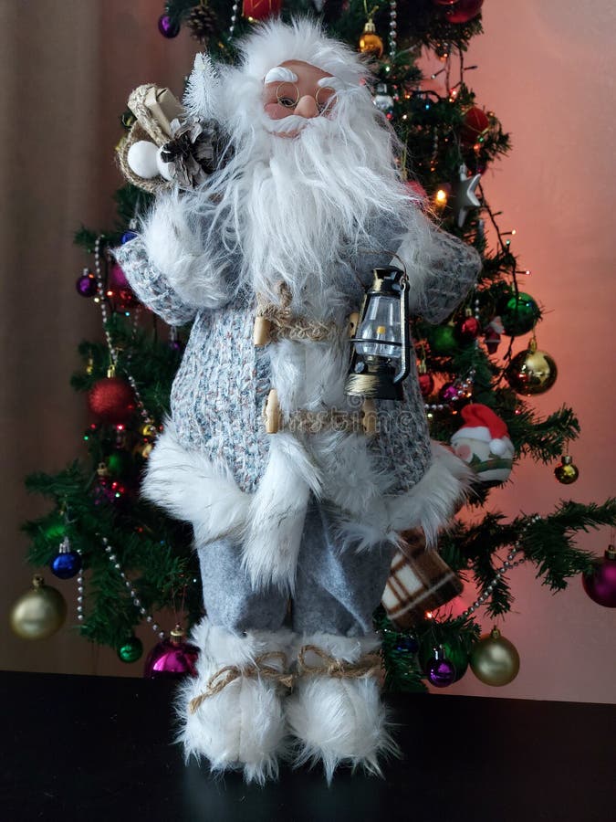 Pai Natal Decorativo Com árvore De Natal Foto de Stock - Imagem de santa, projeto: 205871838 Pai Natal Decorativo Com árvore De Natal Foto de Stock - Imagem de santa, projeto: 205871838