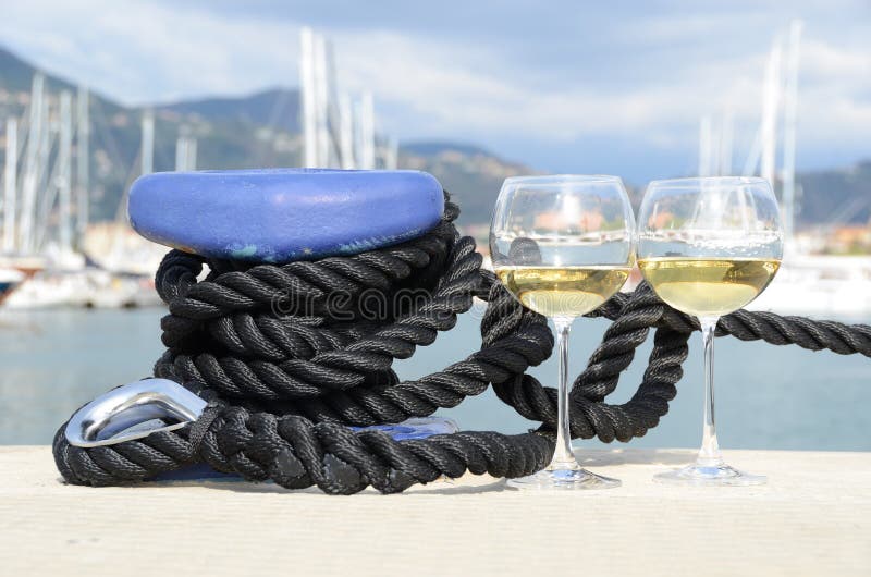 Paia dei bicchieri di vino fotografie stock