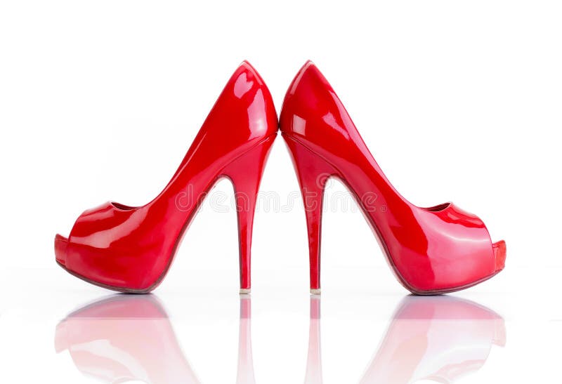 Paia di alte scarpe rosse. fotografia stock Paia di alte scarpe rosse. fotografia stock