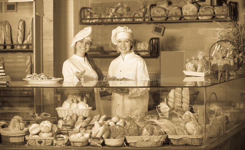 Pain de offre de personnel de boulangerie image libre de droits Pain de offre de personnel de boulangerie image libre de droits