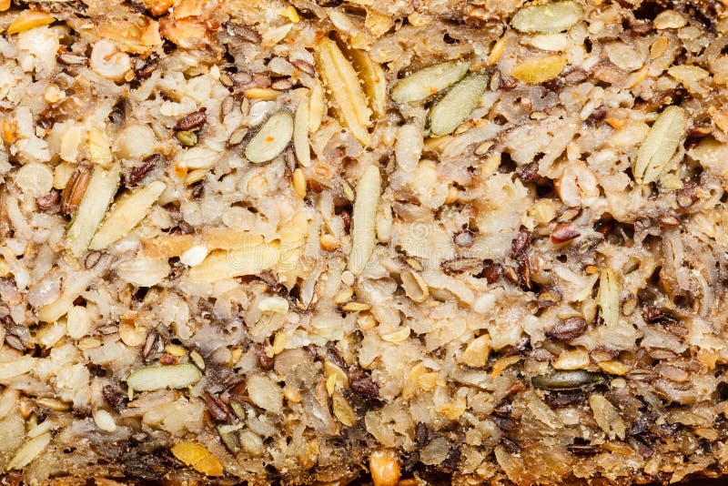 Pain entier de grain de plan rapproché détaillé avec beaucoup de grains photo stock Pain entier de grain de plan rapproché détaillé avec beaucoup de grains photo stock