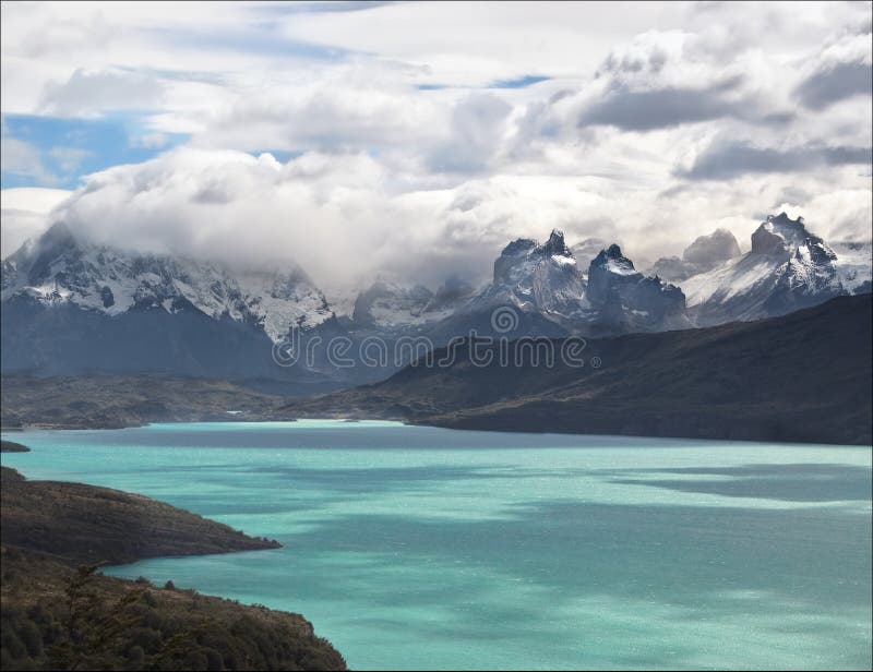 Paine Gebirgsmassiv von Lago Toro stockfotos Paine Gebirgsmassiv von Lago Toro stockfotos