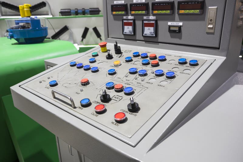 Painel de controle para a planta de mistura concreta imagem de stock Painel de controle para a planta de mistura concreta imagem de stock