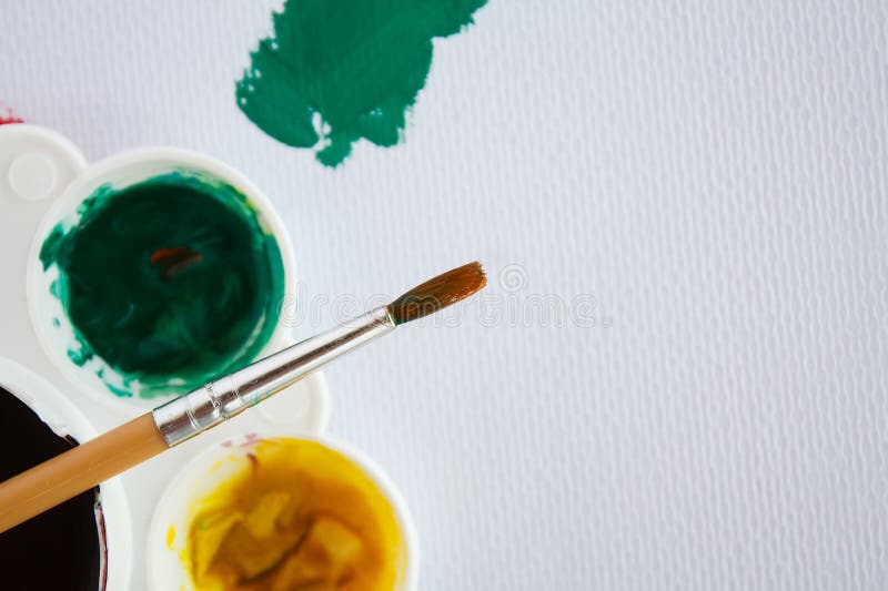 Paint brush with color plate royalty free stock photography Paint brush with color plate royalty free stock photography