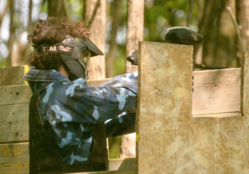 Paintball bitwa Pole bitwy wyposa? a z wie? yczkami zdjęcie stock