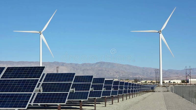 Painéis solares e poder da turbina eólica