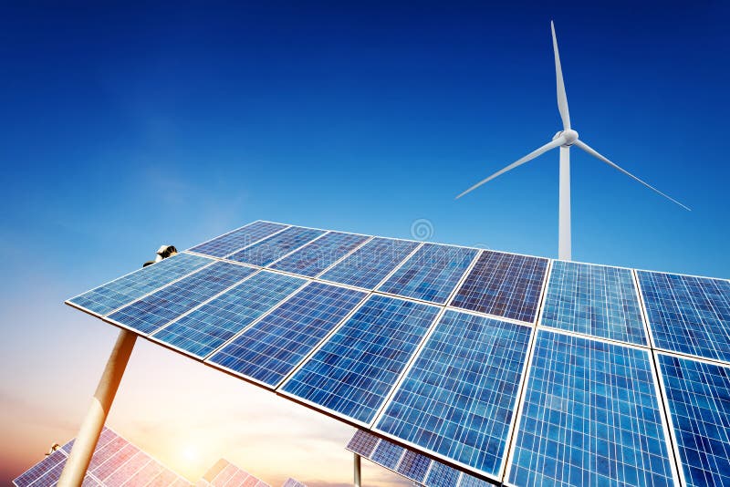 Painéis solares e turbinas eólicas foto de stock