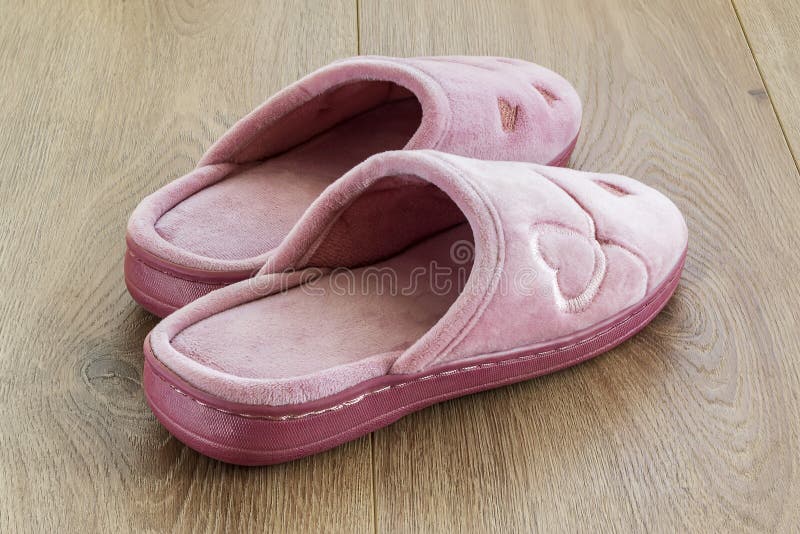 Womens Slippers Cozy Fuzzy Fluffy for Women Bedroom House Slipper with Hard  Sole for Arch Support Memory Foam Indoor Outdoor price in Saudi Arabia |  Amazon Saudi Arabia | kanbkam