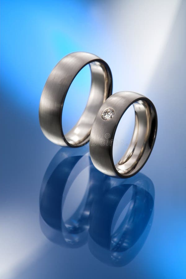 A pair of wedding rings with briliant cut diamonds