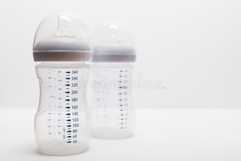 Paires de bouteilles à lait de bébé photos stock Paires de bouteilles à lait de bébé photos stock