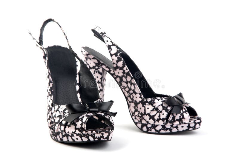 Paires de chaussures femelles sur un haut talon photos libres de droits Paires de chaussures femelles sur un haut talon photos libres de droits
