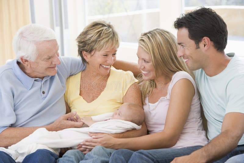 Pais e Grandparents com neto imagens de stock royalty free Pais e Grandparents com neto imagens de stock royalty free