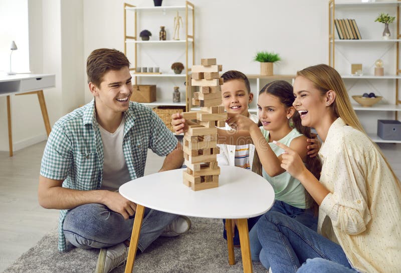 Definir jogos de tabuleiro de família feliz divertidos, alegres