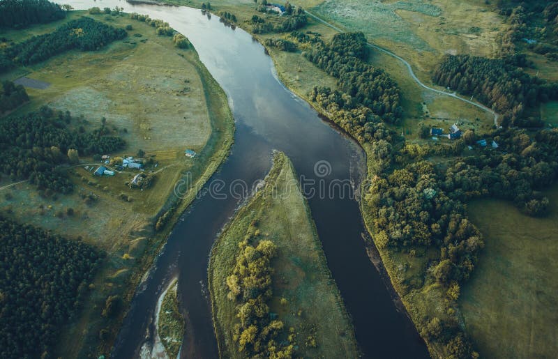 Paisagem e pássaros do rio imagem de stock. Imagem de silêncio - 78313311