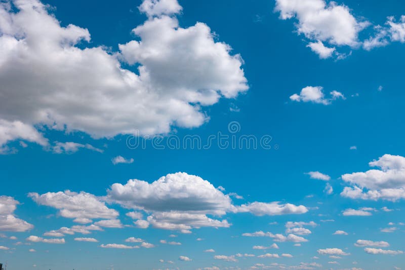 Torre Da Estratosfera No Céu Nublado Imagem Editorial - Imagem de