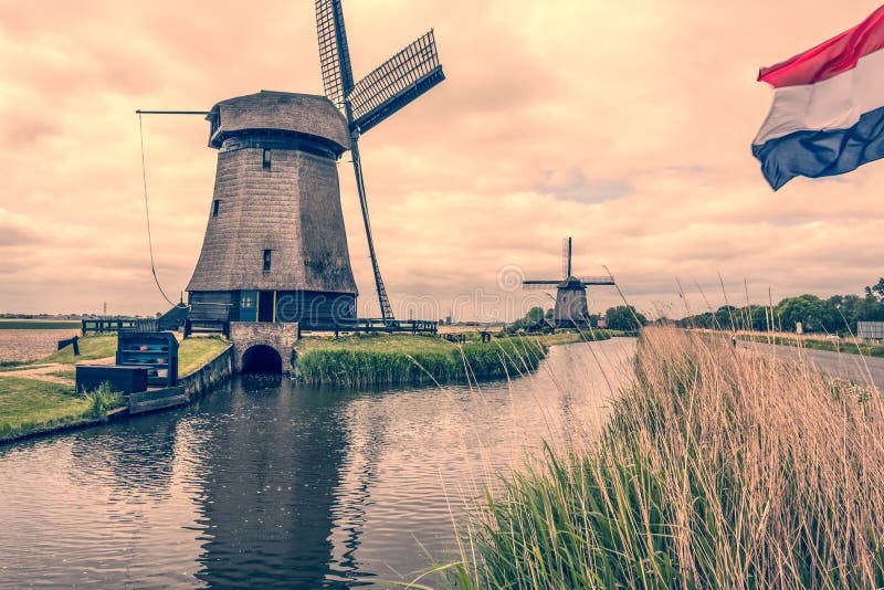 Os moinhos de vento históricos nos Países Baixos são ícones nacionais