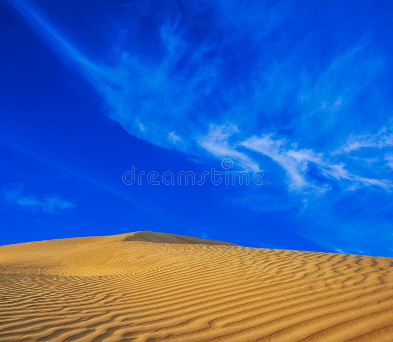 Deserto Em Um Fundo De Céu Azul Deserto Em Turnê Areia Movediça Foto E  Imagem Para Download Gratuito - Pngtree