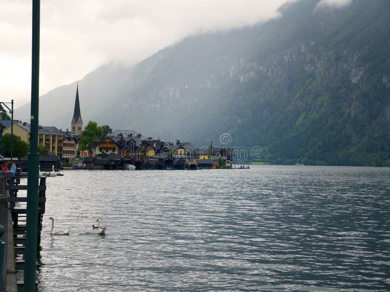 Paisagem de Hallstatt, Salzburg Lago mountain, maciço alpino, garganta bonita em Áustria fotos de stock royalty free Paisagem de Hallstatt, Salzburg Lago mountain, maciço alpino, garganta bonita em Áustria fotos de stock royalty free