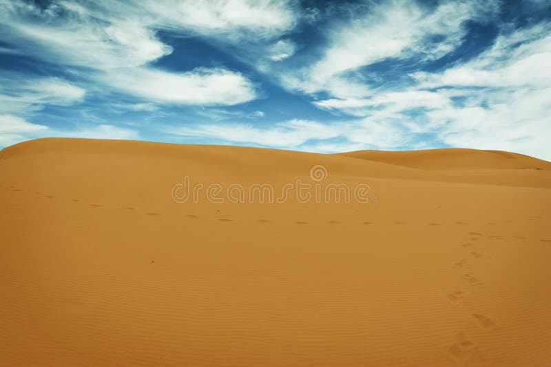 Deserto Em Um Fundo De Céu Azul Deserto Em Turnê Areia Movediça Foto E  Imagem Para Download Gratuito - Pngtree