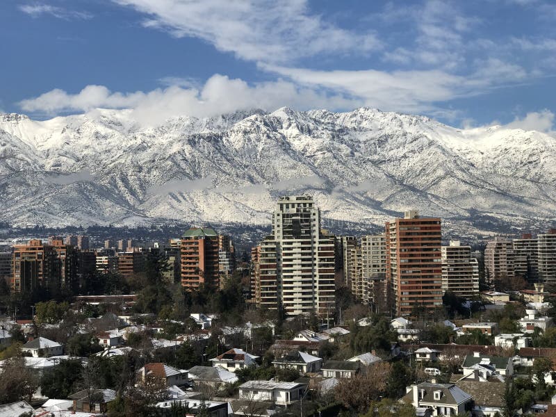 Paisagem e queda de neve em Santiago, Chile foto de stock royalty free