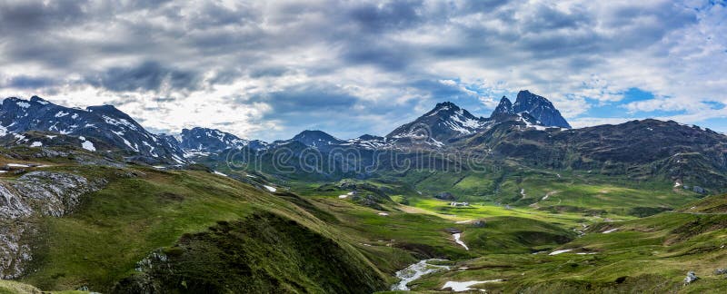 Paisagem no colo du Pourtalet nos Pyrenees foto de stock Paisagem no colo du Pourtalet nos Pyrenees foto de stock