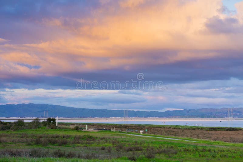 Paisagem no por do sol no parque do lago shoreline, Mountain View, Silicon Valley, San Francisco Bay, Califórnia
