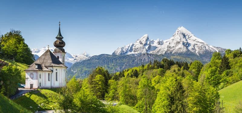 Paisagem nos cumes bávaros, terra da montanha de Nationalpark Berchtesgadener, Alemanha