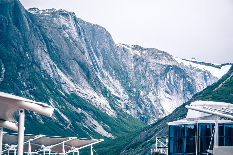 Paisagens da geleira e das montanhas em Alaska selvagem e bonito imagens de stock